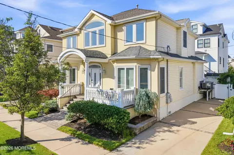 21 N Kenyon Ave, Margate City, NJ 08402