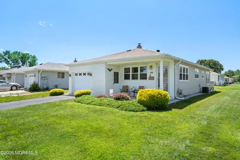 11 Andros St, Toms River, NJ 08755