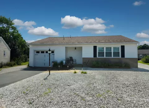 17 Wiltshire Ct, Toms River, NJ 08757
