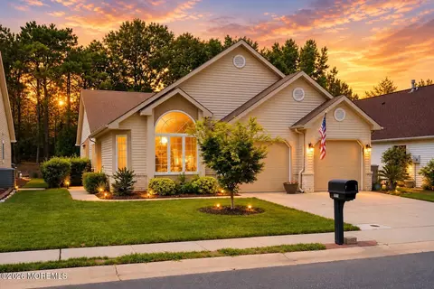 2274 Agincourt Rd, Toms River, NJ 08755