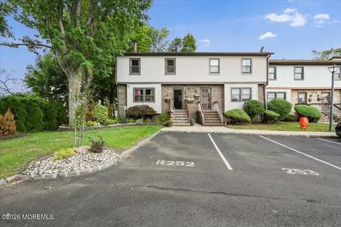 27 Highview Dr #27, Woodbridge, NJ 07095