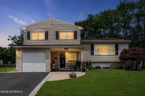 4 Marc St, Hazlet, NJ 07730