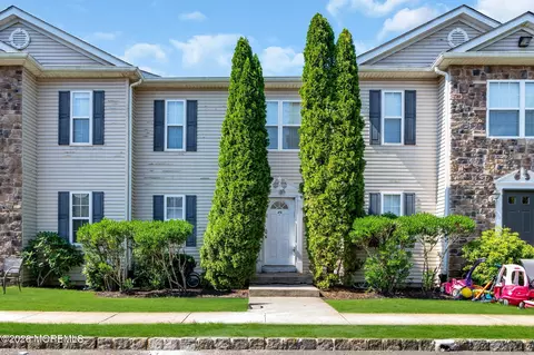 46 Aspen Ct, Lakewood, NJ 08701