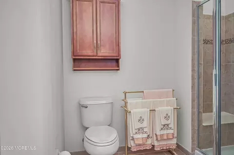 Bath - 9 Arborridge Dr, Forked River, NJ 08731 photo 3 of 5