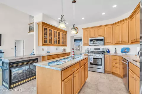 Kitchen - 77 Tiller Dr, Waretown, NJ 08758 photo 7 of 7