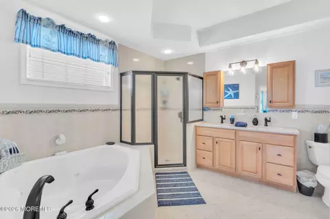 Bath - 77 Tiller Dr, Waretown, NJ 08758 photo 3 of 3