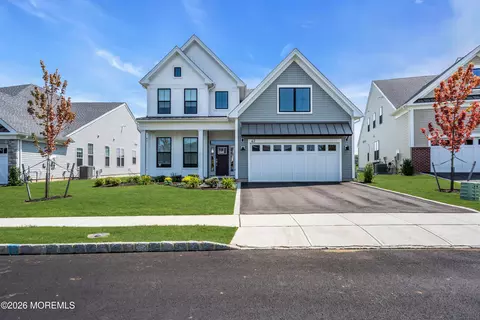 47 Sofia Dr, Manalapan, NJ 07726