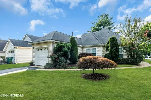 13 Jasmine Ln, Freehold, NJ 07728