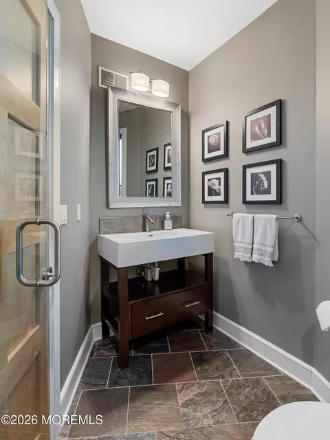 Bath - 7 Harbor Dr, Rumson, NJ 07760 photo 5 of 9