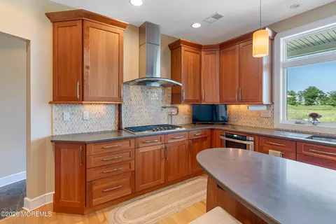 Kitchen - 7 Harbor Dr, Rumson, NJ 07760 photo 2 of 4