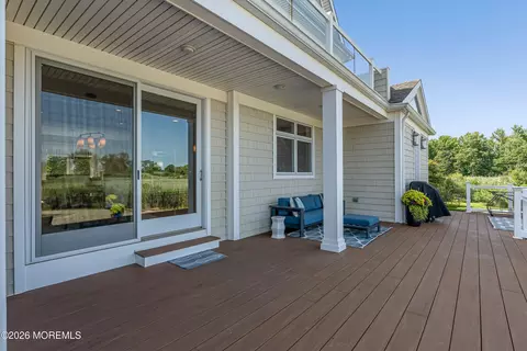 Exterior - 7 Harbor Dr, Rumson, NJ 07760 photo 3 of 9