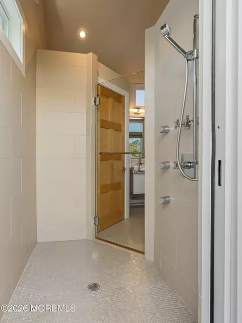 Bath - 7 Harbor Dr, Rumson, NJ 07760 photo 3 of 9