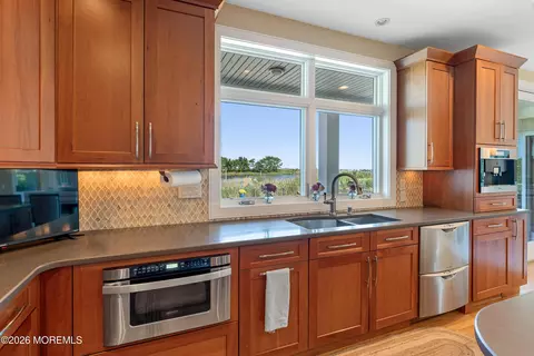 Kitchen - 7 Harbor Dr, Rumson, NJ 07760 photo 3 of 4