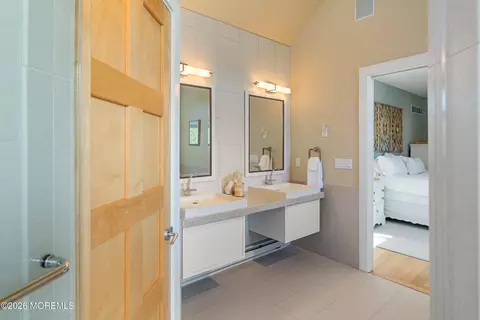 Bath - 7 Harbor Dr, Rumson, NJ 07760 photo 2 of 9