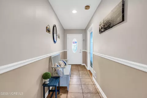 Entry Way - 3 Hedgewood Rd, Howell, NJ 07731 photo 2 of 3