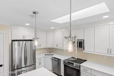 3 Surrey Ct #A, Monroe, NJ 08831