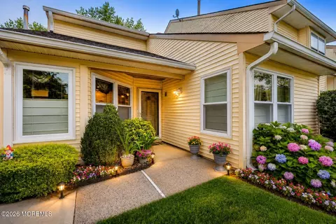 22 Aspen Ave, Englishtown, NJ 07726