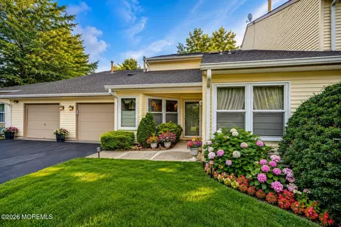 22 Aspen Ave, Englishtown, NJ 07726