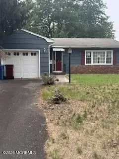 16 Edinburgh Dr, Toms River, NJ 08757