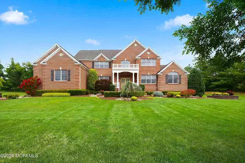 102 Hidden Pond Ct, Manalapan, NJ 07726