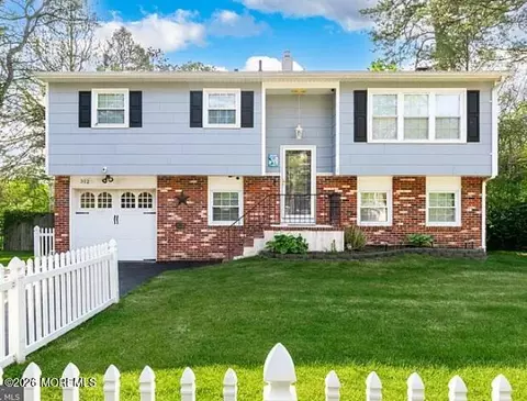 312 Iriquois Trl, Browns Mills, NJ 08015