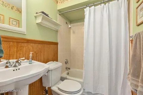 Bath - 39 Appleton Dr, Hazlet, NJ 07730 photo 1 of 3