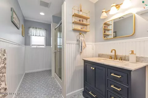 Bath - 39 Appleton Dr, Hazlet, NJ 07730 photo 3 of 3