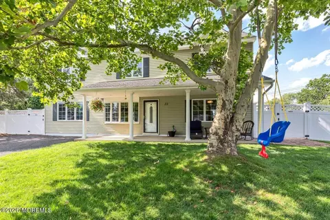 39 Appleton Dr, Hazlet, NJ 07730