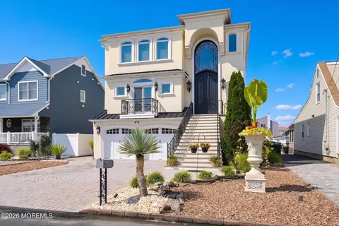 14 Lagoon Dr W, Toms River, NJ 08753