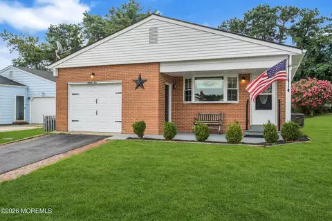 95 Rodhos St, Toms River, NJ 08757