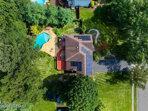 6 Kimberly Ct, Manalapan, NJ 07726