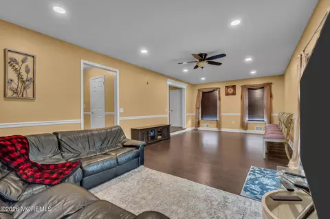 Living - 250 Bartley Rd, Jackson, NJ 08527 photo 2 of 5