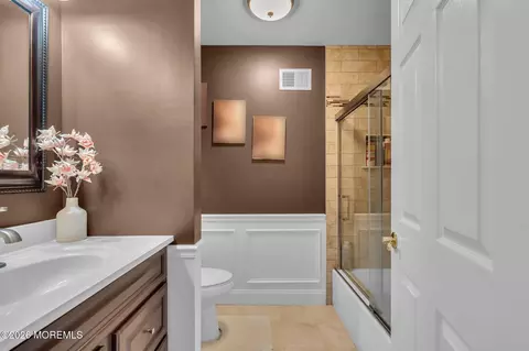 Bath - 250 Bartley Rd, Jackson, NJ 08527 photo 4 of 5