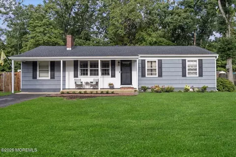 832 Bartlett Pl, Toms River, NJ 08753