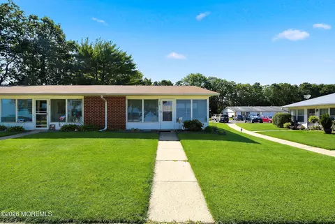 1121 Argyll Cir # D, Lakewood, NJ 08701