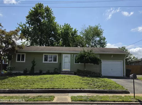 939 Gloucester Dr, Toms River, NJ 08753