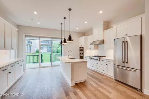 16 Valiant Ct, Middletown, NJ 07748