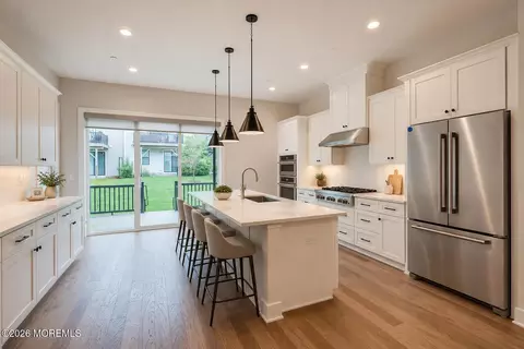 16 Valiant Ct, Middletown, NJ 07748