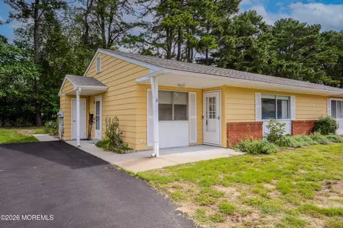 8 B Alaska Ave, Whiting, NJ 08759