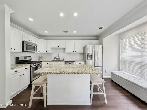 131 Wood Duck Ct, Freehold, NJ 07728