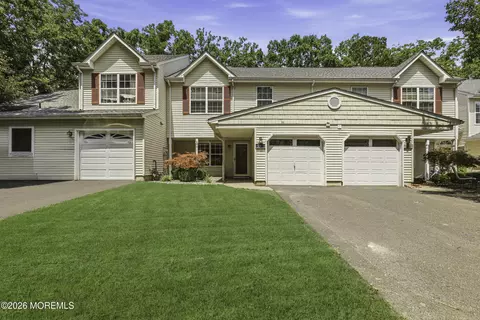 549 Woodbine Ln, Lakewood, NJ 08701
