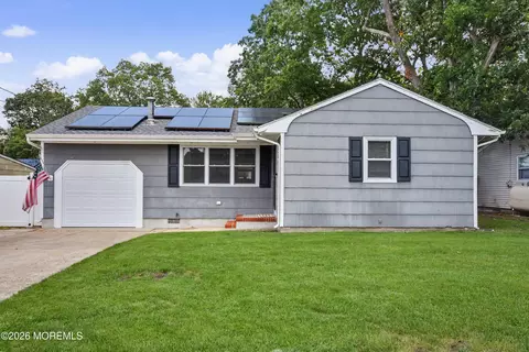 1930 Ravenwood Dr, Toms River, NJ 08753