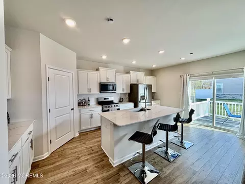 4 Victoria Gardens Sq, Neptune Township, NJ 07753