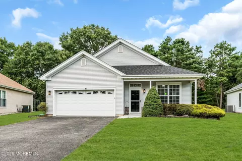 27 Cromwell Ct, Manchester, NJ 08759
