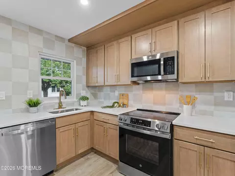 681 New Castle Ct #B, Lakewood, NJ 08701