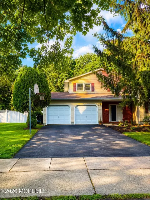 4 Alexander Rd, East Brunswick, NJ 08816