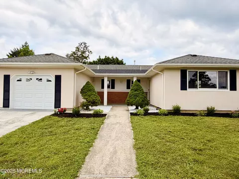 20 Marathon St, Toms River, NJ 08757