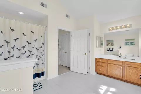 Bath - 42 Brigantine Blvd, Waretown, NJ 08758 photo 5 of 6