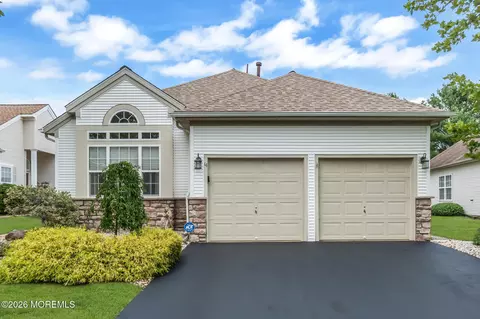 14 Tuscany Cir, Manchester, NJ 08759