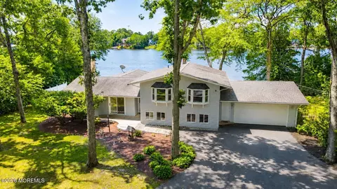 77 N Lakeshore Dr, Manahawkin, NJ 08050